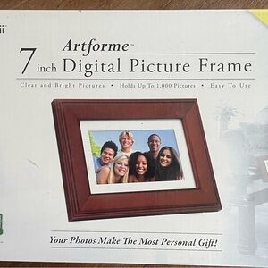 NIB DIGITAL PICTURE FRAME